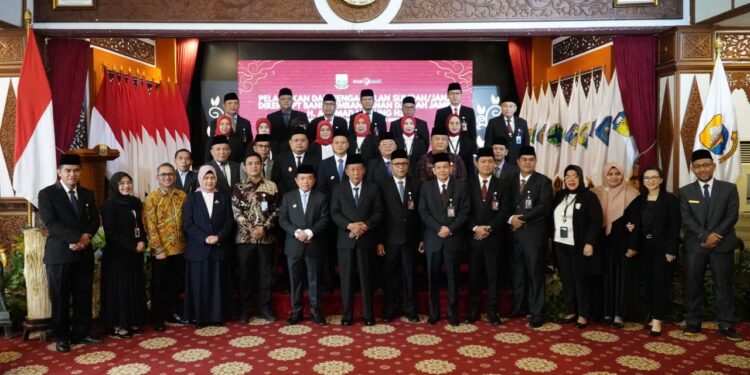 Lantik Direksi Baru Bank Jambi, Gubernur Al Haris Tekankan Profesionalisme dan Inovasi