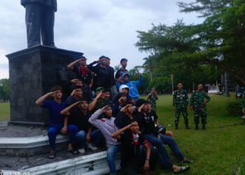 Dandim 0415 jambi Letkol Inf. Putera Negara Pantau Langsung Aksi Demo di Kantor DPRD Provinsi Jambi 