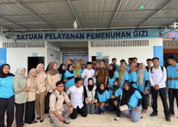 Tinjau SPPG di Pemayung, Gubernur Al Haris Minta Beli Bahan Pokok di Jambi Agar Perputaran Ekonomi Semakin Meningkat