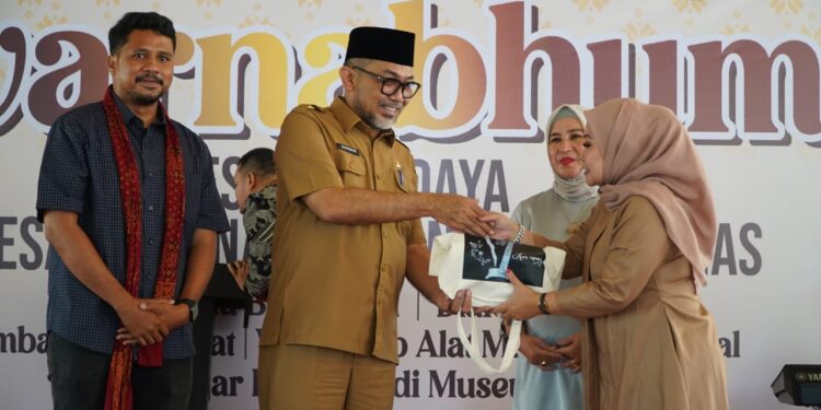 Sekda Sudirman Buka Pameran Kenduri Swarnabhumi, Angkat Filosofi Batik dan Songket sebagai Manuskrip Peradaban