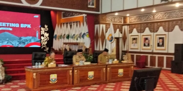 Sekda Sudirman Pimpin Exit Meeting dan Entry Meeting Bersama BPK RI