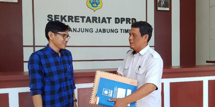 Pengurus DPD PAN Tanjabtim Serahkan Berkas Pemberhentian Dan PAW Sulpani Ke Sekretariat DPRD Tanjabtim 