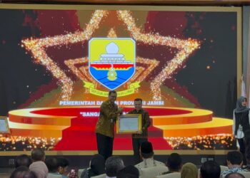 Gubernur Al Haris Raih Penghargaan Akreditasi Kearsipan Tingkat Nasional, Dengan Kategori “Sangat Memuaskan”