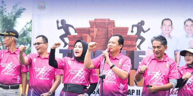 Bupati BBS Melepas Temple Fun Run di Kawasan Candi Muaro Jambi 