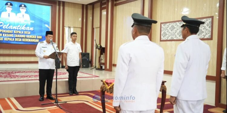 Bupati BBS Lantik Pj Kades Kasang Tanjung Nangko dan Pj Kades Kedemangan