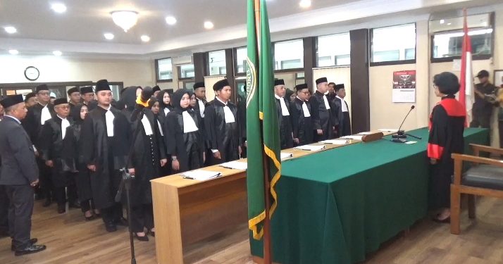 76 Advokat Diambil Sumpah Ketua Pengadilan Tinggi Jambi, Ketum PPHKR Beri Apresiasi