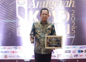 Bupati Muaro Jambi Raih Penghargaan Bergengsi Anugerah Peduli Penyiaran 2025
