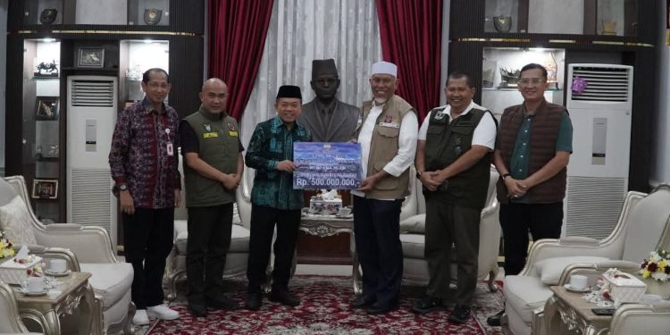Gubernur Al Haris Serahkan Langsung Bantuan Provinsi Jambi ke Sumbar, Perkuat Solidaritas di Tengah Bencana