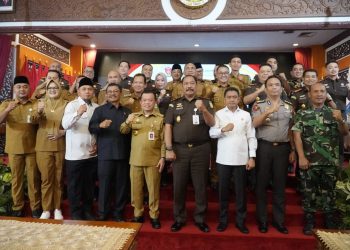 Gubernur Al Haris Bersama Kepala Daerah Se‑Provinsi Jambi dan Kejaksaan Teken MoU Pelaksanaan Pidana Kerja Sosial, Sekaligus Buka Rakor Camat