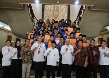 Serahkan 38 SK PPPK Paruh Waktu, Gubernur Al Haris: Niatkan Kita Ingin Kerja dengan Baik