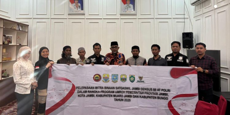 Sekda Sudirman Lepas Keberangkatan Umroh 4 Warga Binaan Satgaswil Jambi Densus 88 AT Polri