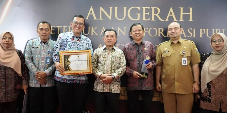 Terima Anugerah Keterbukaan Informasi Publik 2025, Al Haris Tegaskan Komitmen Transparansi Pemprov Jambi