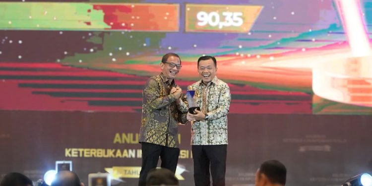 Pertama Kalinya, Jambi Raih Anugerah Keterbukaan Informasi Publik 2025