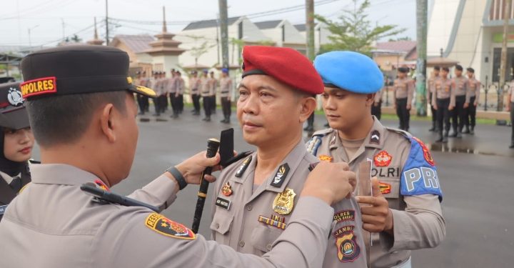 34 Personil Polres Tanjab Barat Naik Pangkat Setingkat Kapolres Ingatkan Jalankan Amanah dengan Baik