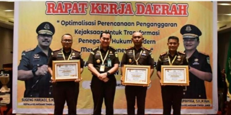 Dihari Peringatan Hakordia 2025, Kajari Tanjabtim Borong 4 Penghargaan Bergengsi