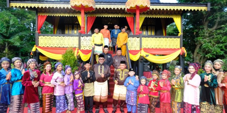 Gubernur Al Haris Launching “Jambi Elok Nian” dan Buka Parade Budaya serta Pameran Jambi Mantap Expo 