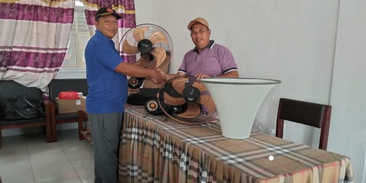 Tingkatkan Kenyamanan Ibadah, SDN 61 Kasang Pudak Terima Bantuan Sarana Musholla 