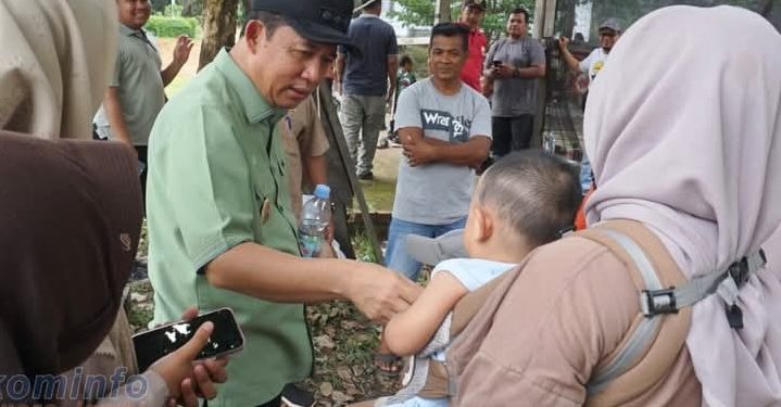 Bupati BBS Hadiri Tradisi Bekarang di Lubuk Larangan 