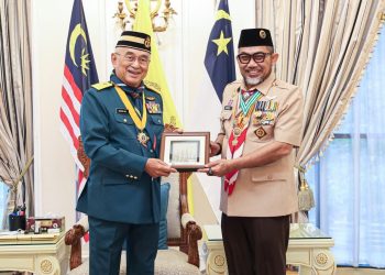 Mewakili Gubernur, ​Sekda Jambi Terima Anugerah Bintang Semangat Rimba dari Yang Dipertua Negeri Melaka