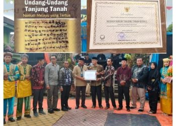 Bupati Kerinci Serahkan Sertifikat Cagar Budaya Untuk Naskah Hukum Tanjung Tanah