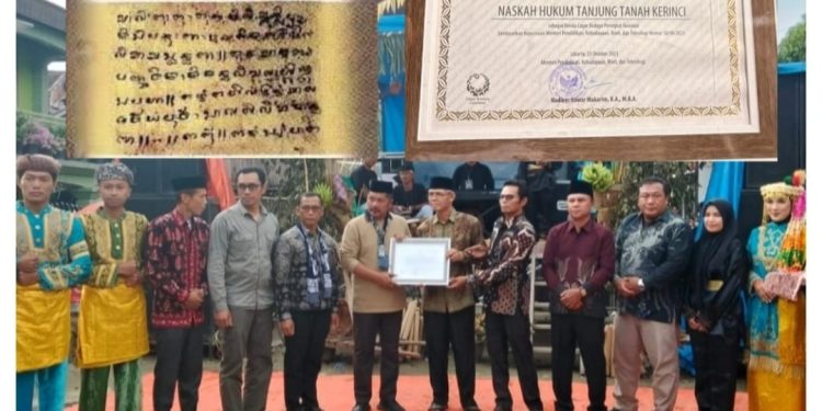 Bupati Kerinci Serahkan Sertifikat Cagar Budaya Untuk Naskah Hukum Tanjung Tanah