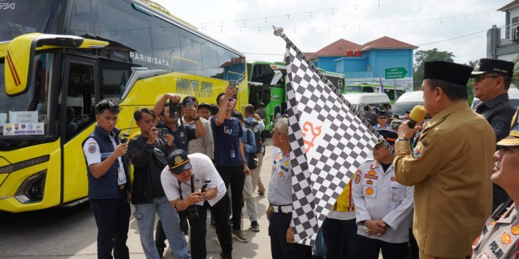 Gubernur Al Haris Lepas 198 Mudik Gratis untuk Warga Jambi dan Mahasiswa di Perantauan