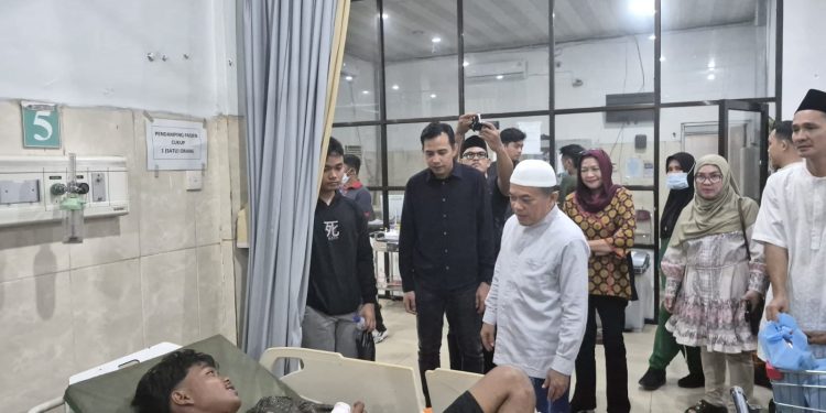 Lebaran Penuh Empati, Gubernur Al Haris Bawa Tali Asih dan Pastikan Layanan RS Tetap Prima
