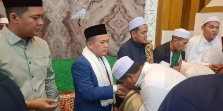Gubernur Al Haris Salat Idul Fitri Bersama Warga di Islamic Center Jambi, Ajak Jadikan Momentum Perbaikan Diri