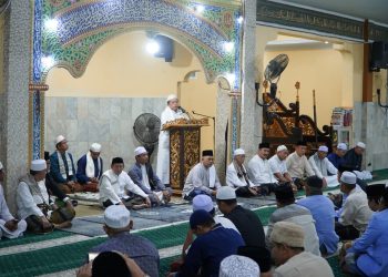 Safari Subuh di Masjid Raya Magat Sari, Gubernur Al Haris Ingatkan Warga Hadapi Kemarau dan Bijak Gunakan BBM