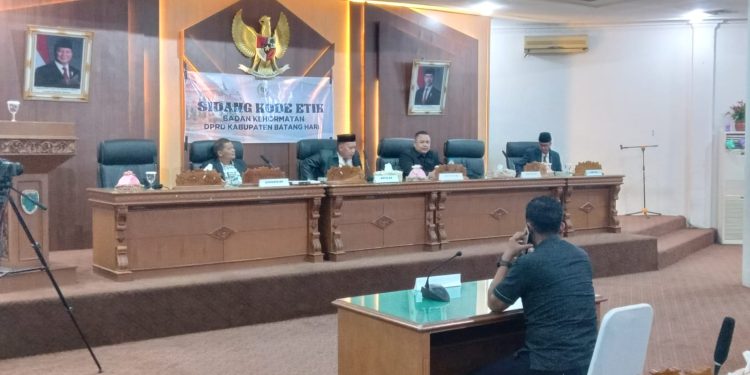 Sidang Etik Alat bukti DPRD Batang Hari Alot, Kasus MH Meruncing 