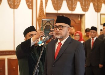 Lantik Sudirman sebagai Komisaris Utama Bank Jambi, Gubernur Al Haris Minta Pembenahan dan Kemandirian Bank Jambi