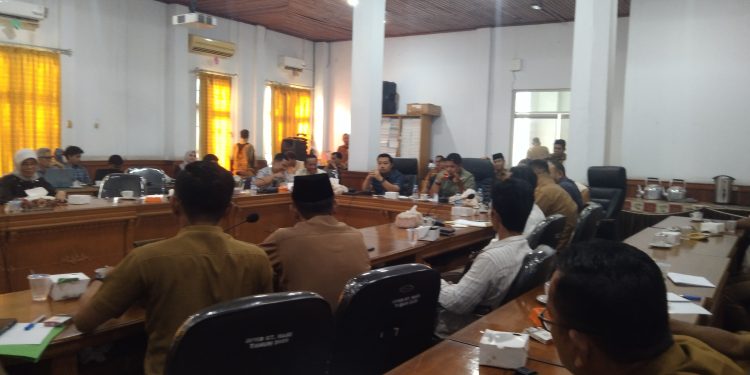 Ketua DPRD Batanghari Pimpin Rapat RDP Polemik Tunda Bayar Gaji Perangkat Desa