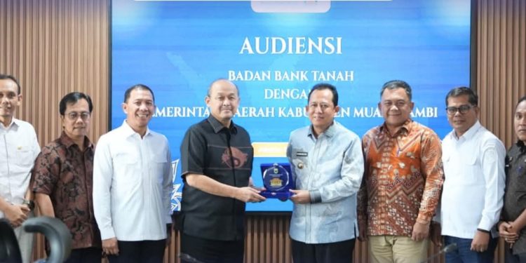 Selesaikan Persoalan Lahan, Bupati Muaro Jambi Audiensi Dengan Badan Bank Tanah di Jakarta 