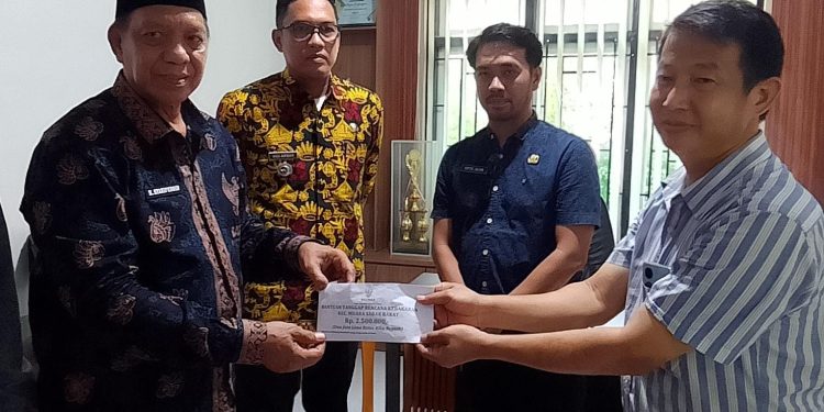 Gerak Cepat Ringankan Beban Warga, BAZNAS dan Pemerintah Kecamatan Sabak Barat Salurkan Bantuan Korban Kebakaran Nibung Putih