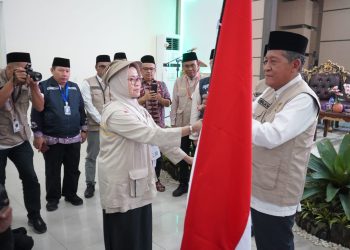 Pesan Wagub Sani Saat Lepas 444 JCH BTH 20, Sempurnakan Rukun Haji, Doakan Jambi dari Tanah Suci