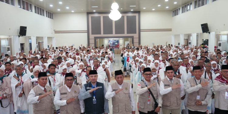 Lepas 443 Jamaah Calon Haji Provinsi Jambi Kloter BTH 21, pesan Wagub Sani: Jaga Kesabaran dan Keikhlasan