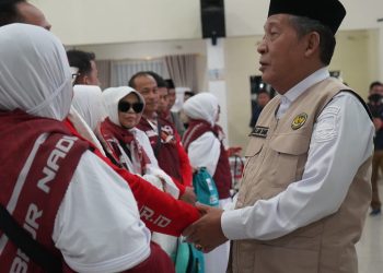 Wagub Sani Lepas 442 JCH Kloter BTH 22 Provinsi Jambi, Doakan Keselamatan dan Keberkahan Bagi Keluarga dan Daerah