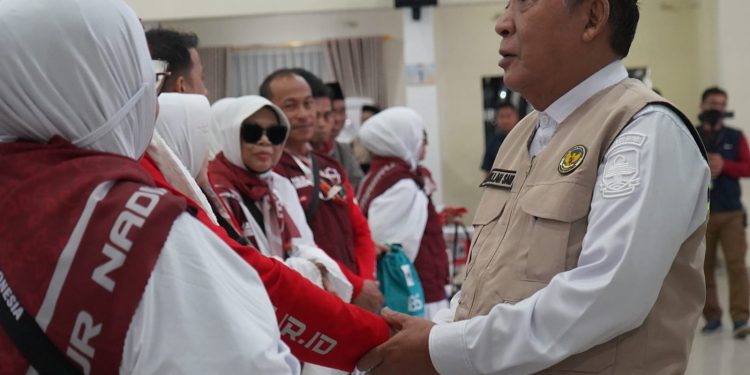Wagub Sani Lepas 442 JCH Kloter BTH 22 Provinsi Jambi, Doakan Keselamatan dan Keberkahan Bagi Keluarga dan Daerah