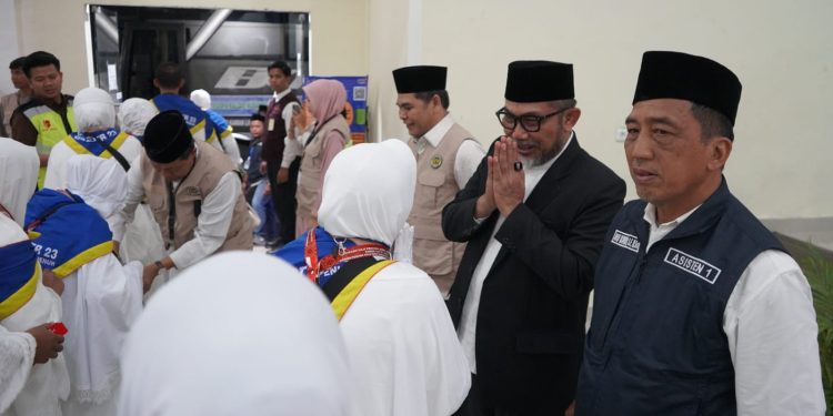 Sekda Sudirman Lepas JCH Kloter 23, Doakan Jamaah Jadi Haji Mabrur, Pulang Sehat