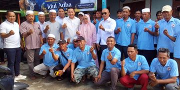 Kadin Tanjabtim Serahkan Sapi Kurban untuk Masyarakat Nelayan