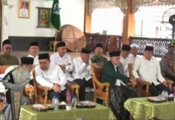Rahmad Hasrofi ketua DPRD Batanghari Hadiri Pelepasan CJH Di serambi rumah dinas