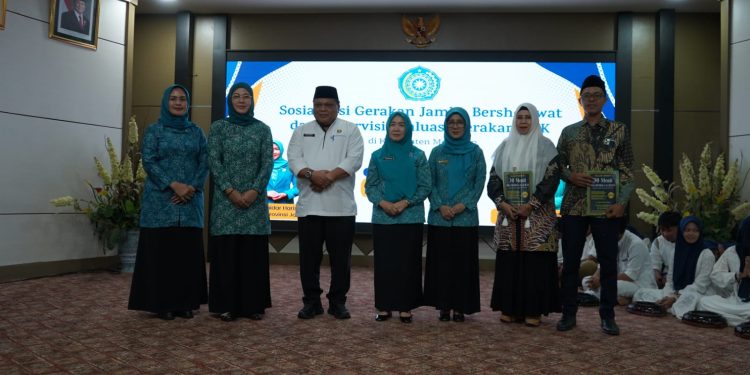 Hesti Haris Sosialisasikan Gerakan Jambi Bersholawat di Merangin