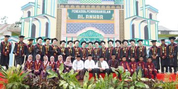 Gubernur Al Haris Doakan Santri Ponpes Al-Anwar Jadi Generasi Berakhlak Mulia dan Berprestasi
