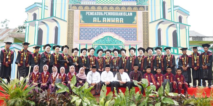 Gubernur Al Haris Doakan Santri Ponpes Al-Anwar Jadi Generasi Berakhlak Mulia dan Berprestasi