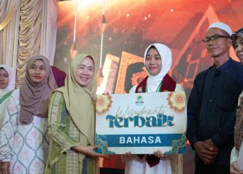 Hj Hesti Haris Hadiri Wisuda Akbar Ponpes Darul Arifin ke-5