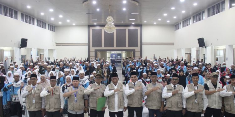 Wagub Sani Sambut Kepulangan 443 Jamaah Haji Kloter BTH-21 ke Provinsi Jambi