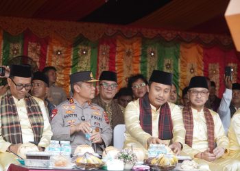 Kadis Kominfo Wakili Gubernur Jambi Hadiri Perhelatan Hoyak Tabuik di Pantai Gandoriah