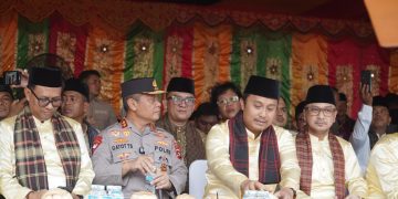 Kadis Kominfo Wakili Gubernur Jambi Hadiri Perhelatan Hoyak Tabuik di Pantai Gandoriah