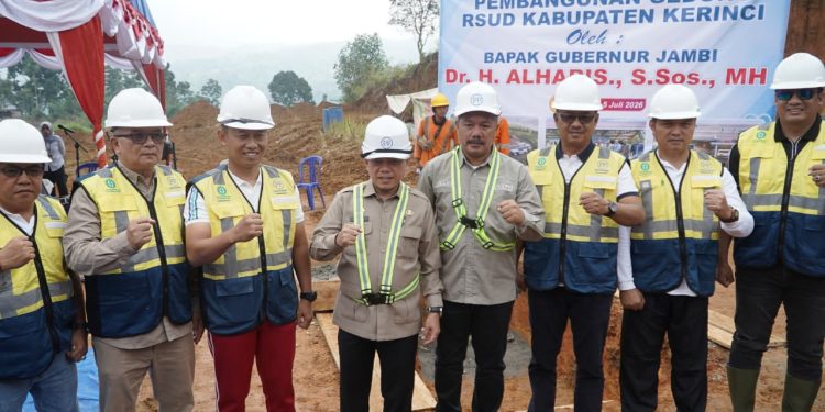 Gubernur Al Haris Letakkan Batu Pertama Pembangunan RSUD Bukit Tengah di Kerinci