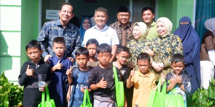 Bupati BBS Bersama Rombongan Kajati Jambi Meninjau Pelaksanaan Program Inovasi SIKULUP di Penyengat Olak 